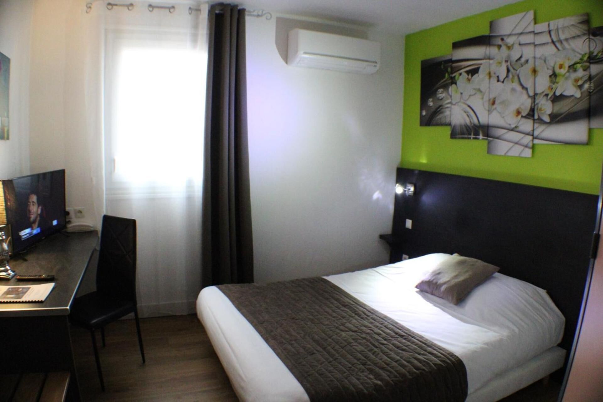 egyptian cotton sheets, in-room safe, individually furnished, desk