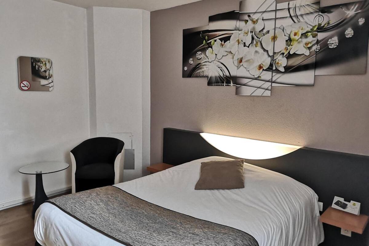 egyptian cotton sheets, in-room safe, individually furnished, desk