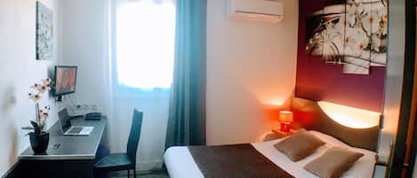 Egyptian cotton sheets, in-room safe, individually furnished, desk