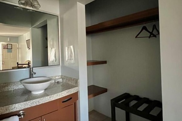 1 King Size Bed Room | Bathroom | Shower, towels