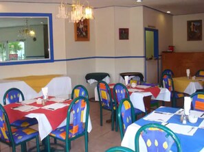 Breakfast served - Hotel Pueblito Inn (Playas de Rosarito)