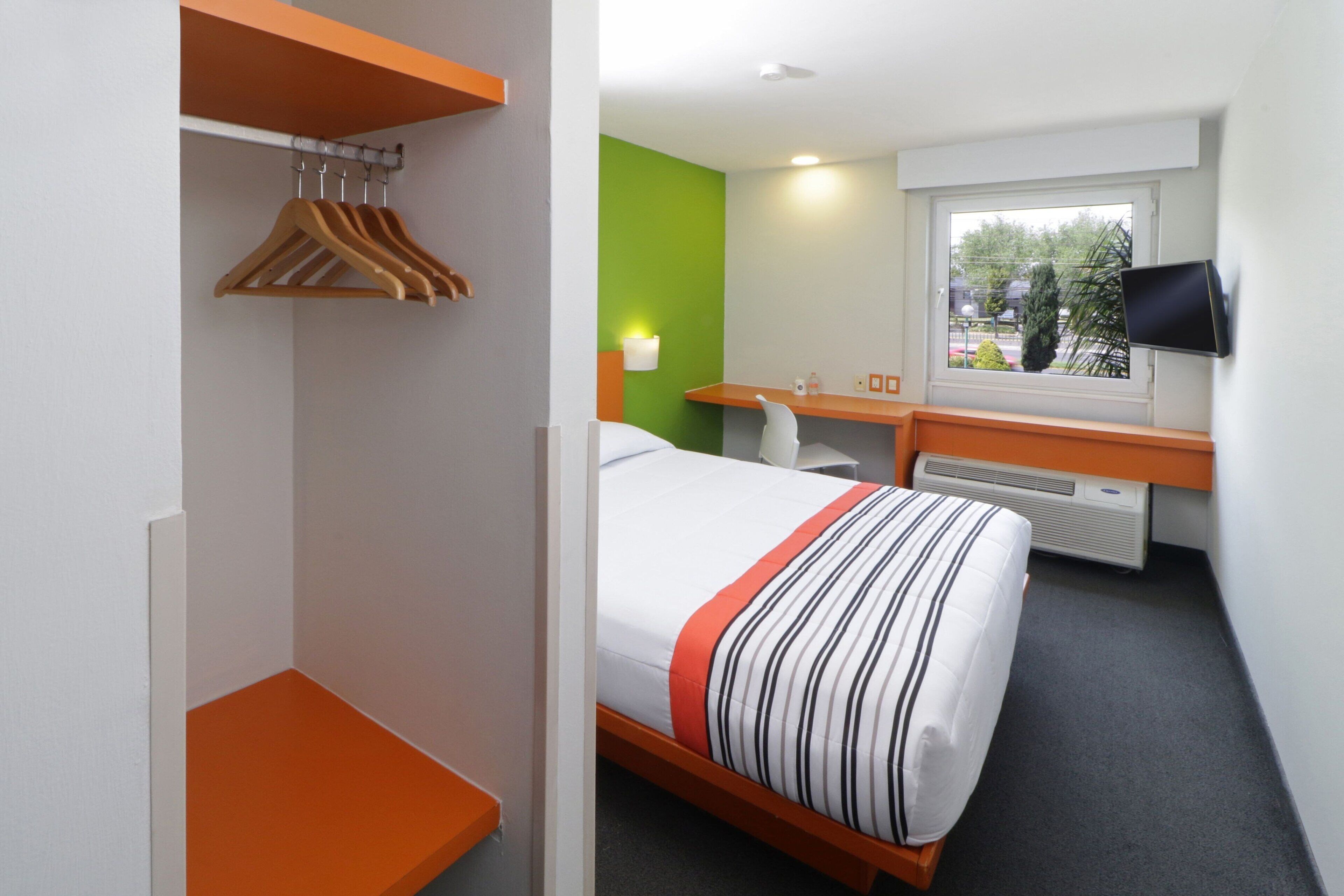 Rom, 1 queensize-seng | Dundyner, skrivebord, strykejern/-brett og wi-fi (inkludert)