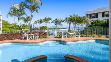 Kolam renang outdoor