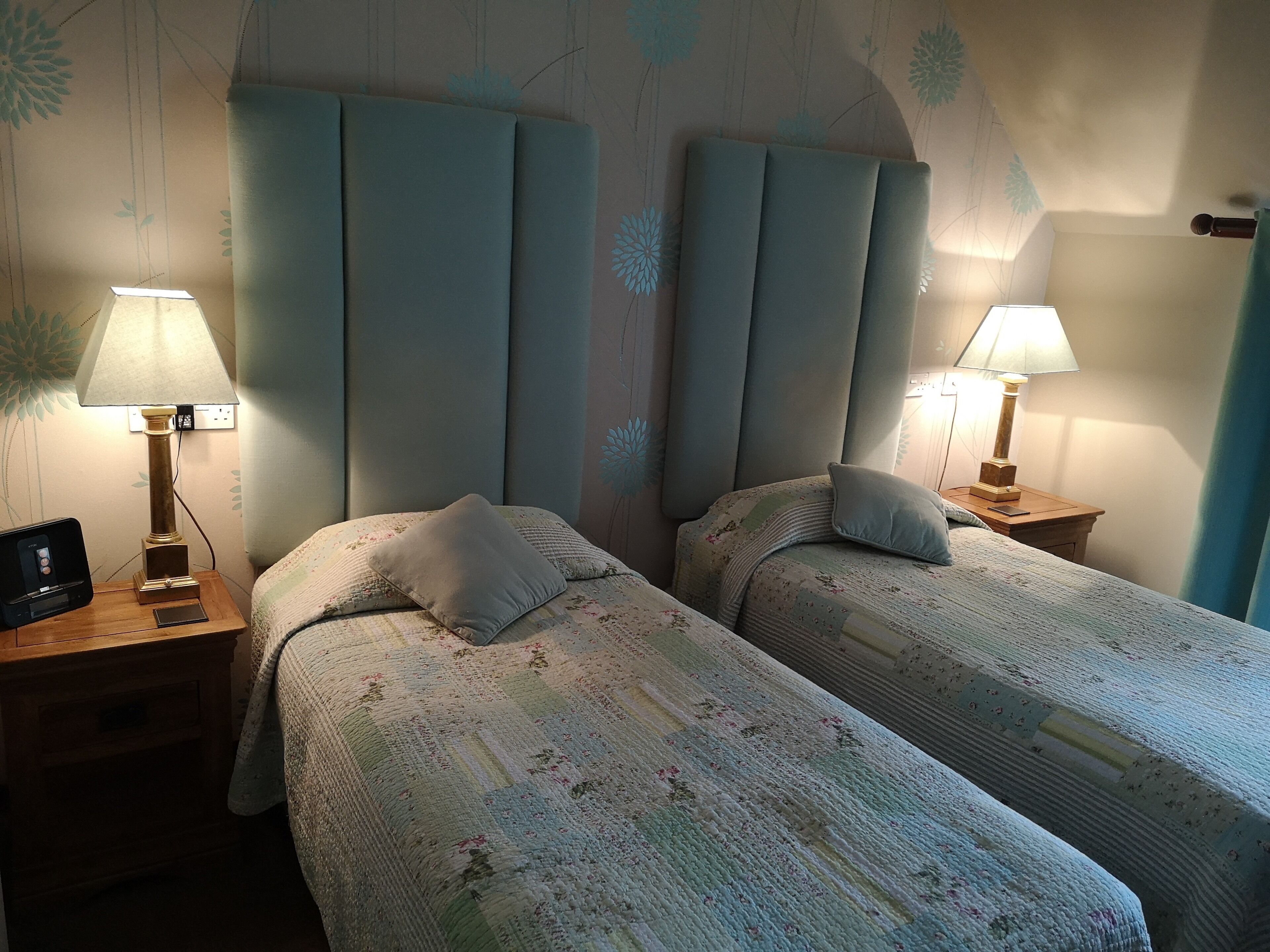 standard twin room, ensuite | wifi