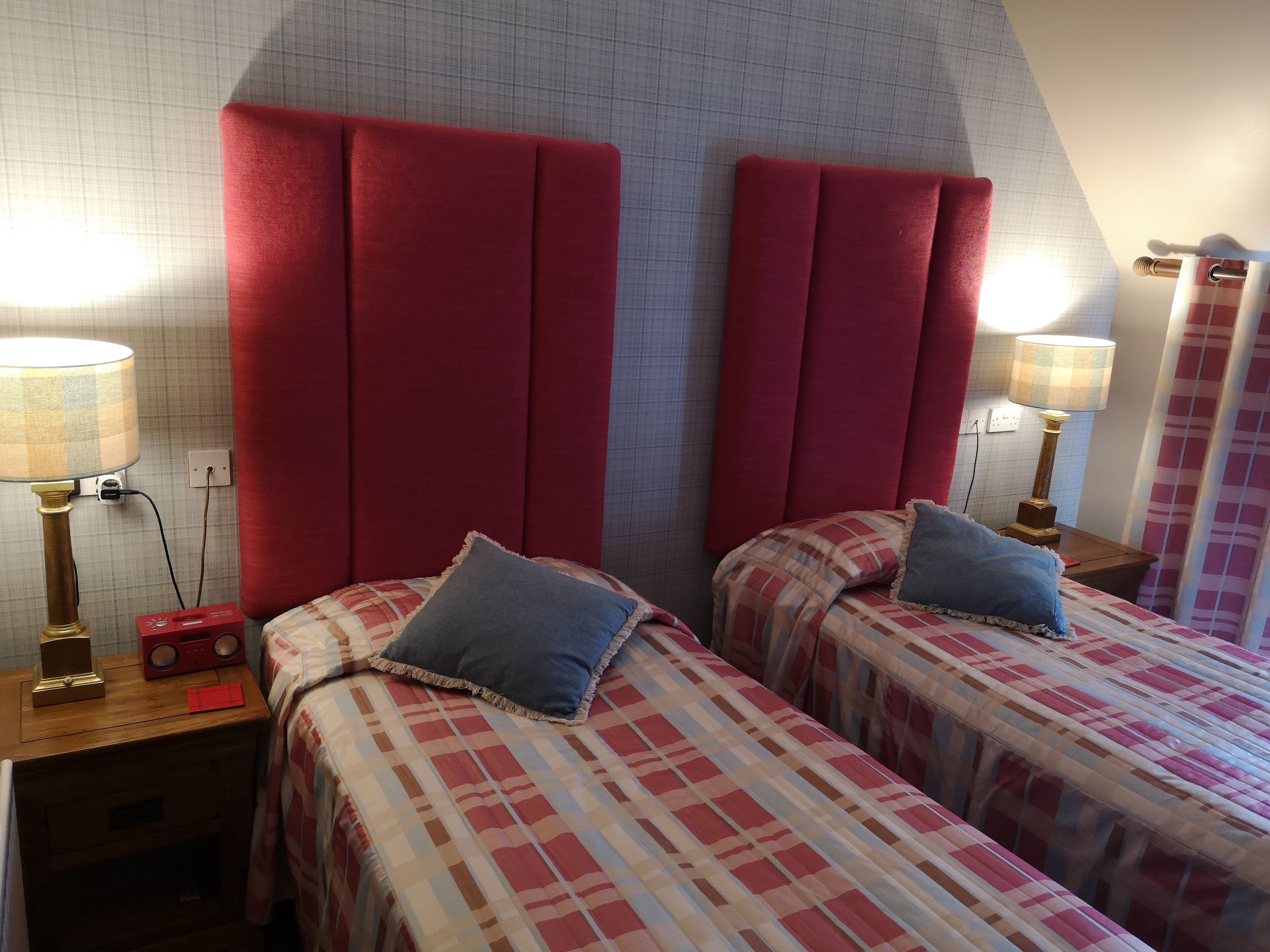 standard twin room, ensuite | wifi