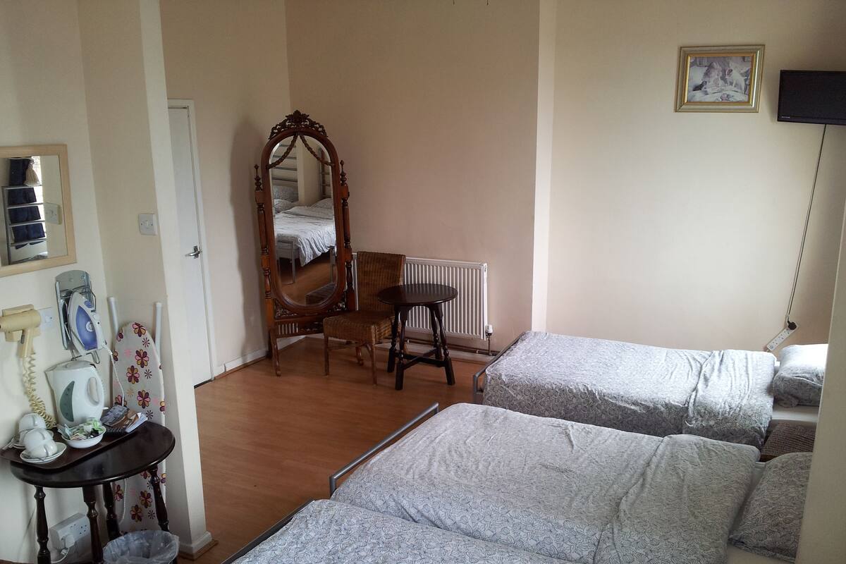 Iron/ironing board, free WiFi