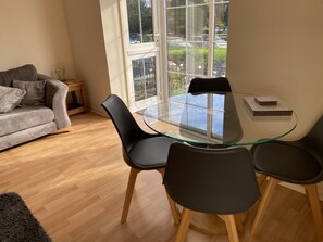 Superior Suite, Private Bathroom, River View (62 River Terrace) | Dining - Whitehouse Guest House (St Neots)