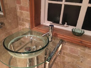 Family House, Ensuite (The Old Rose & Crown) | Bathroom - Whitehouse Guest House (St Neots)