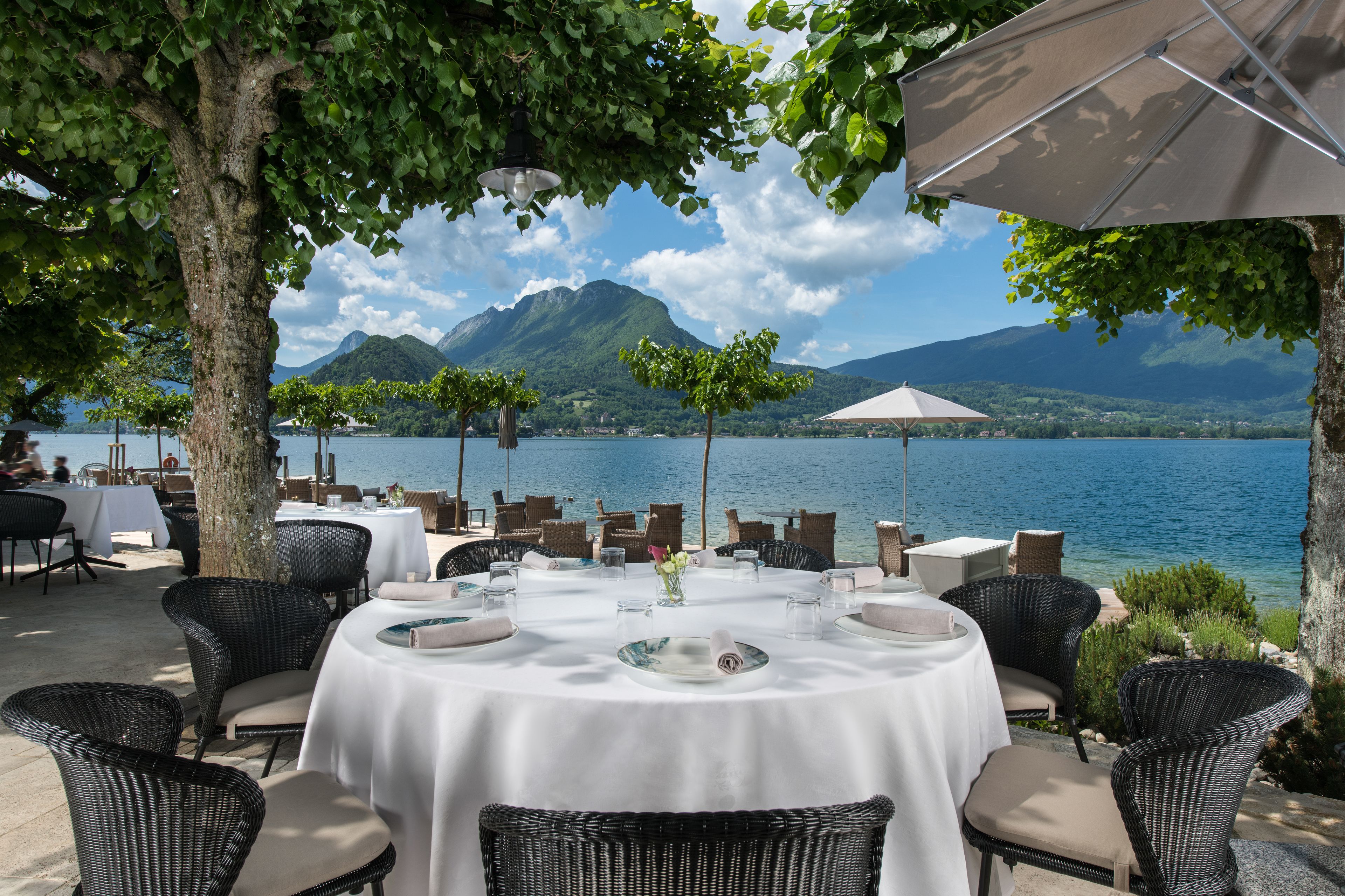 2 restaurants, lunch, dinner served; french cuisine