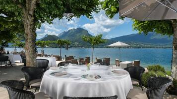 2 restaurants, serveren lunch, diner, Franse gerechten