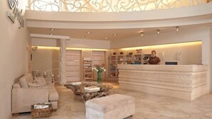 Ruang perawatan pasangan, sauna, hot tub, dan perawatan tubuh