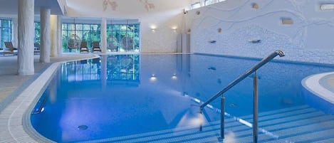 Indoor pool, pool loungers