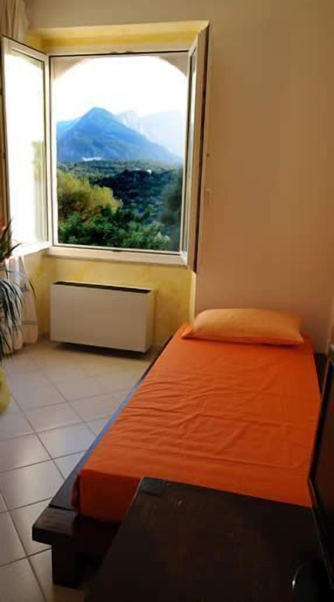 triple room | minibar, in-room safe, desk, free cots/infant beds