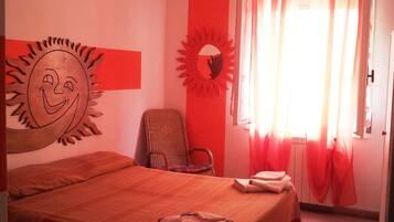 Standard Double Room Single Use, Shared Bathroom | Desk, iron/ironing board, cots/infant beds, free WiFi