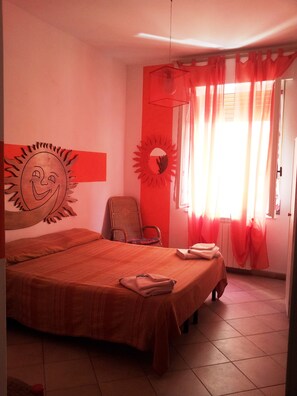 Standard Double Room Single Use, Shared Bathroom | Desk, iron/ironing board, cots/infant beds, free WiFi