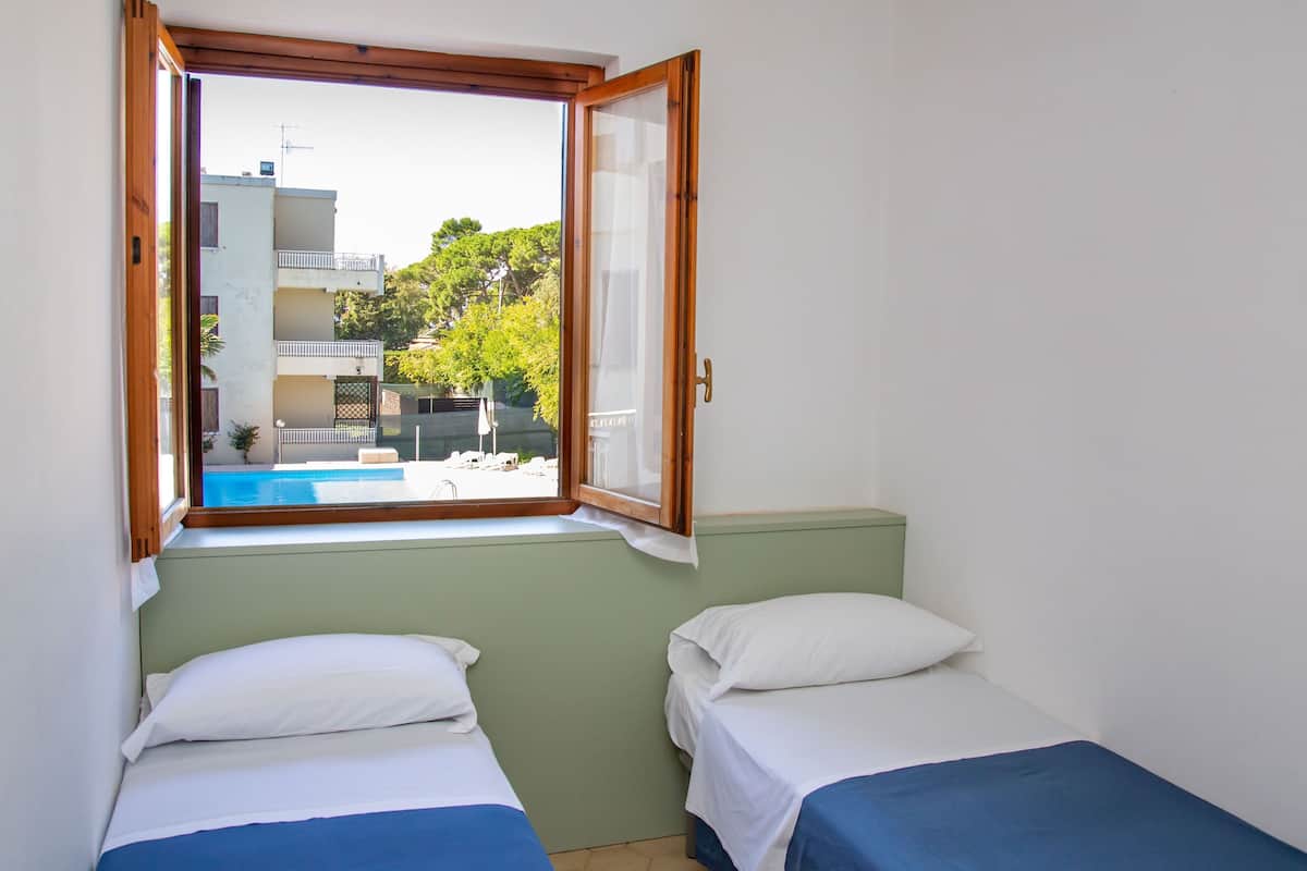 Bureau, Wi-Fi gratuit, draps fournis