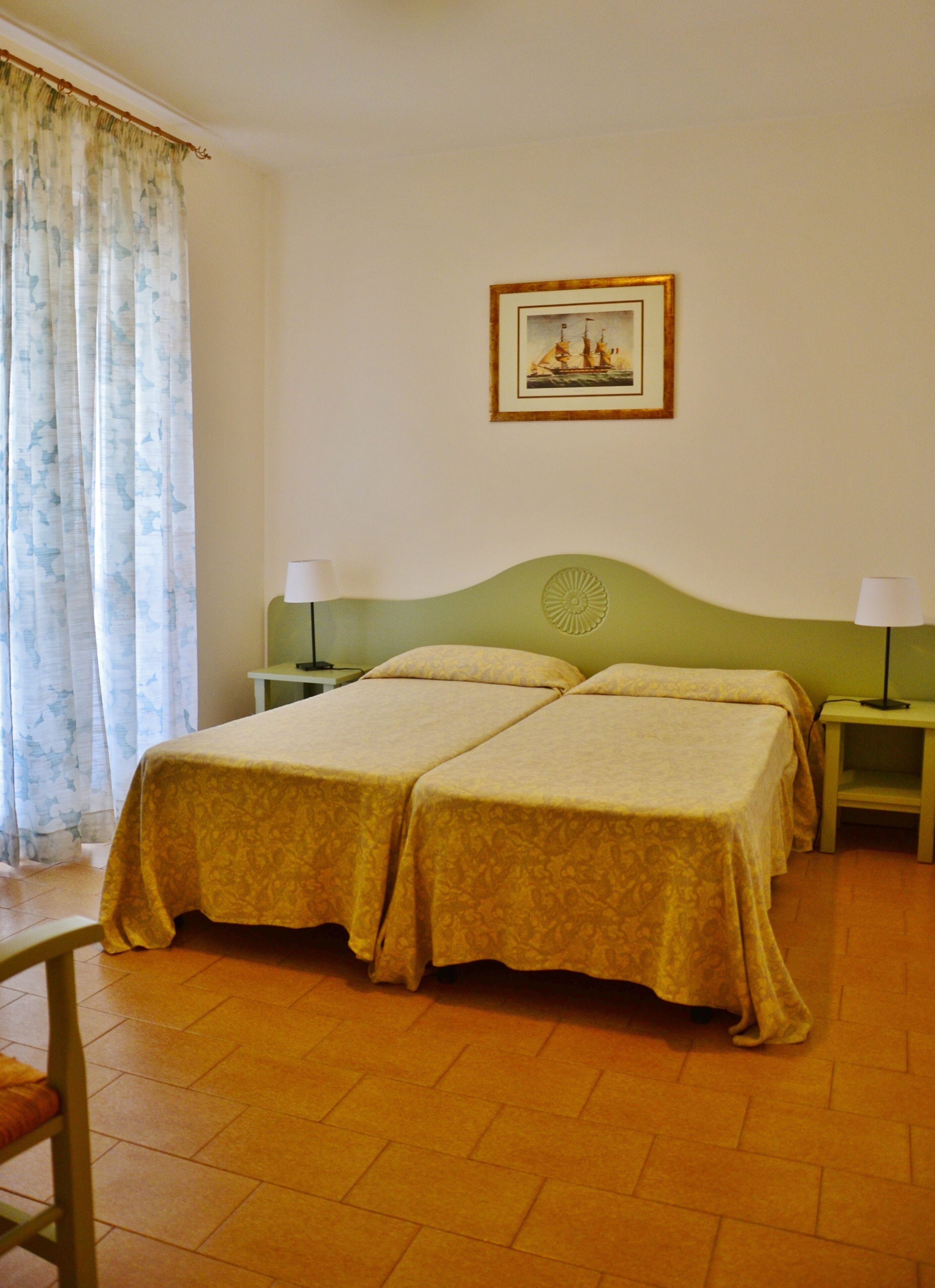 standard apartment, 3 bedrooms, balcony (6 pax) | desk, free wifi, bed sheets