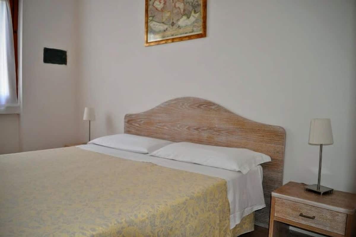 1 chambre, bureau, Wi-Fi gratuit, draps fournis