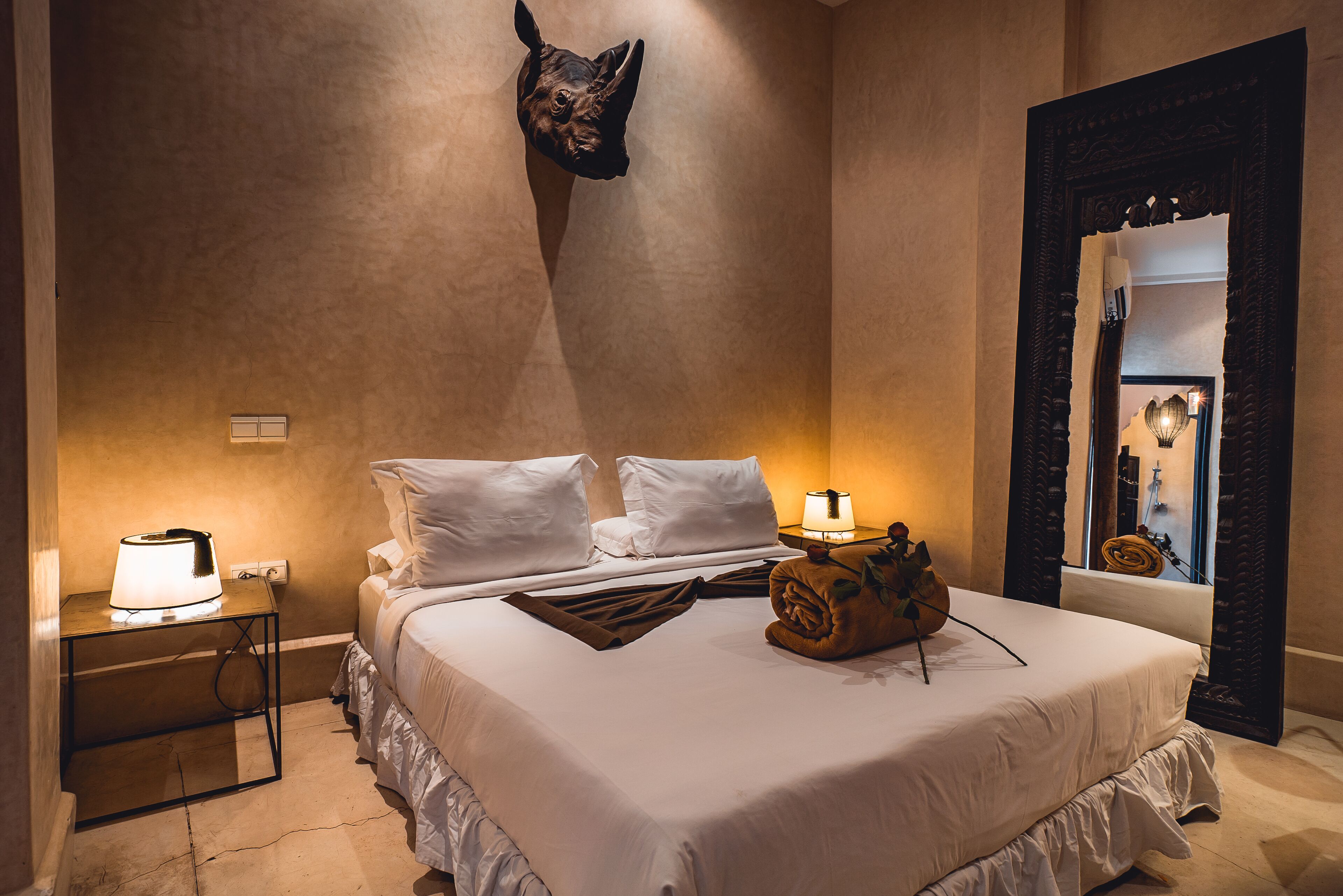Premium bedding, in-room safe, blackout drapes, soundproofing
