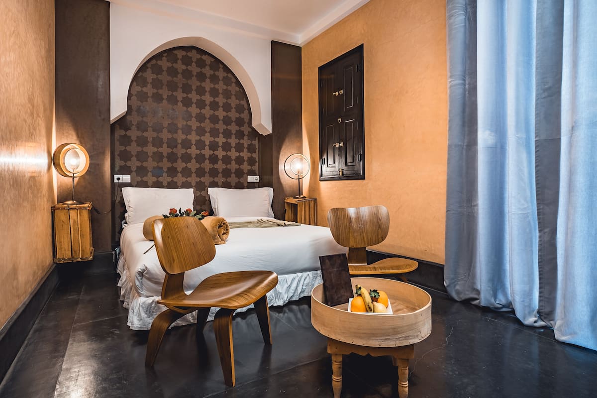 Premium bedding, in-room safe, blackout curtains, soundproofing