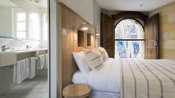 Comfort Double Room | Desk, blackout drapes, soundproofing, cribs/infant beds