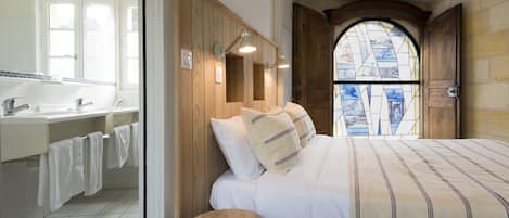 Comfort Double Room | Desk, blackout drapes, soundproofing, cribs/infant beds