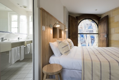 Comfort Double Room | Desk, blackout drapes, soundproofing, cribs/infant beds