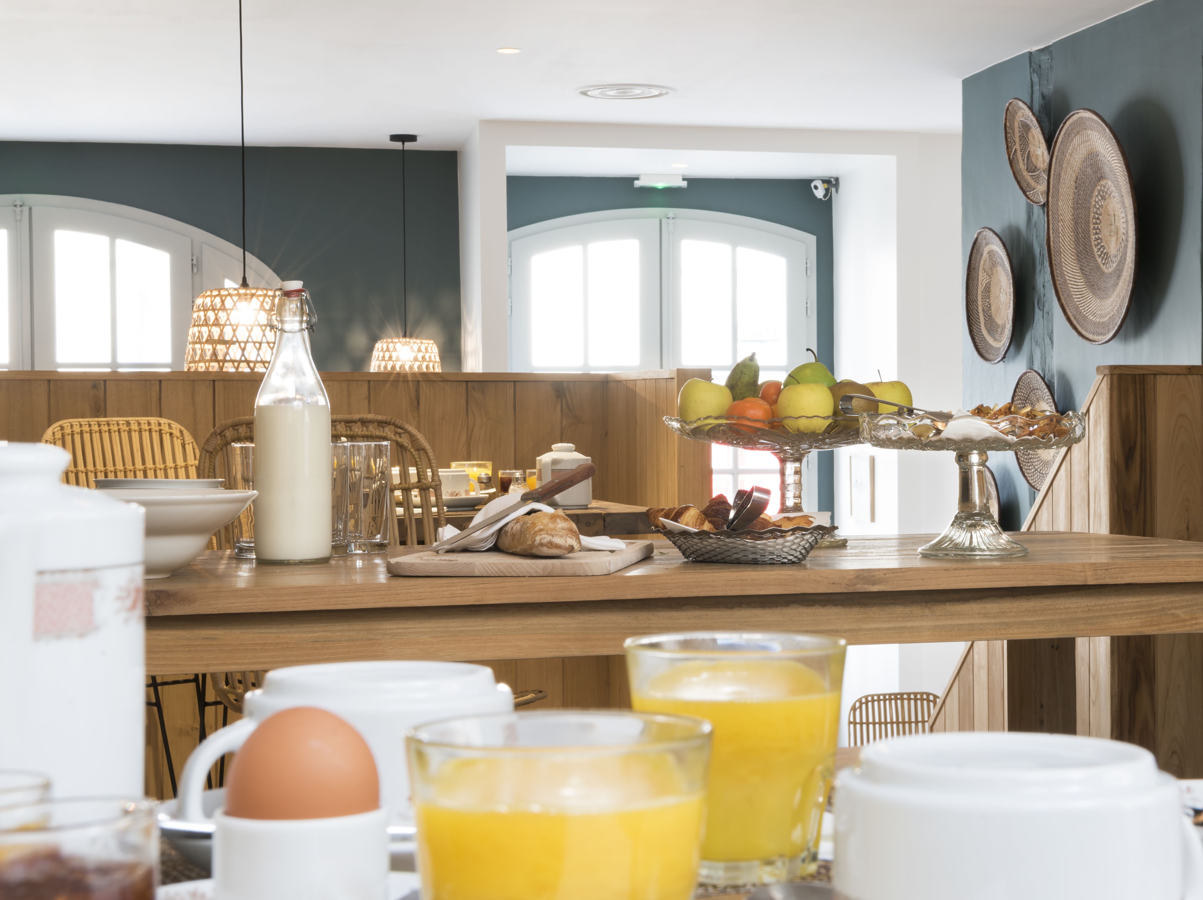 daily continental breakfast (eur 15 per person)