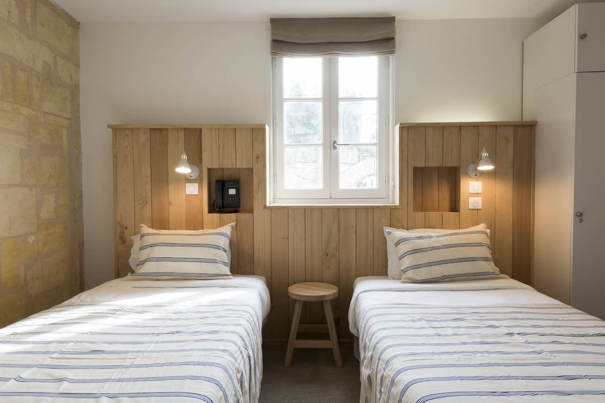 Chambre triple | Bureau, rideaux dâobscurcissement, systĂšme dâinsonorisation