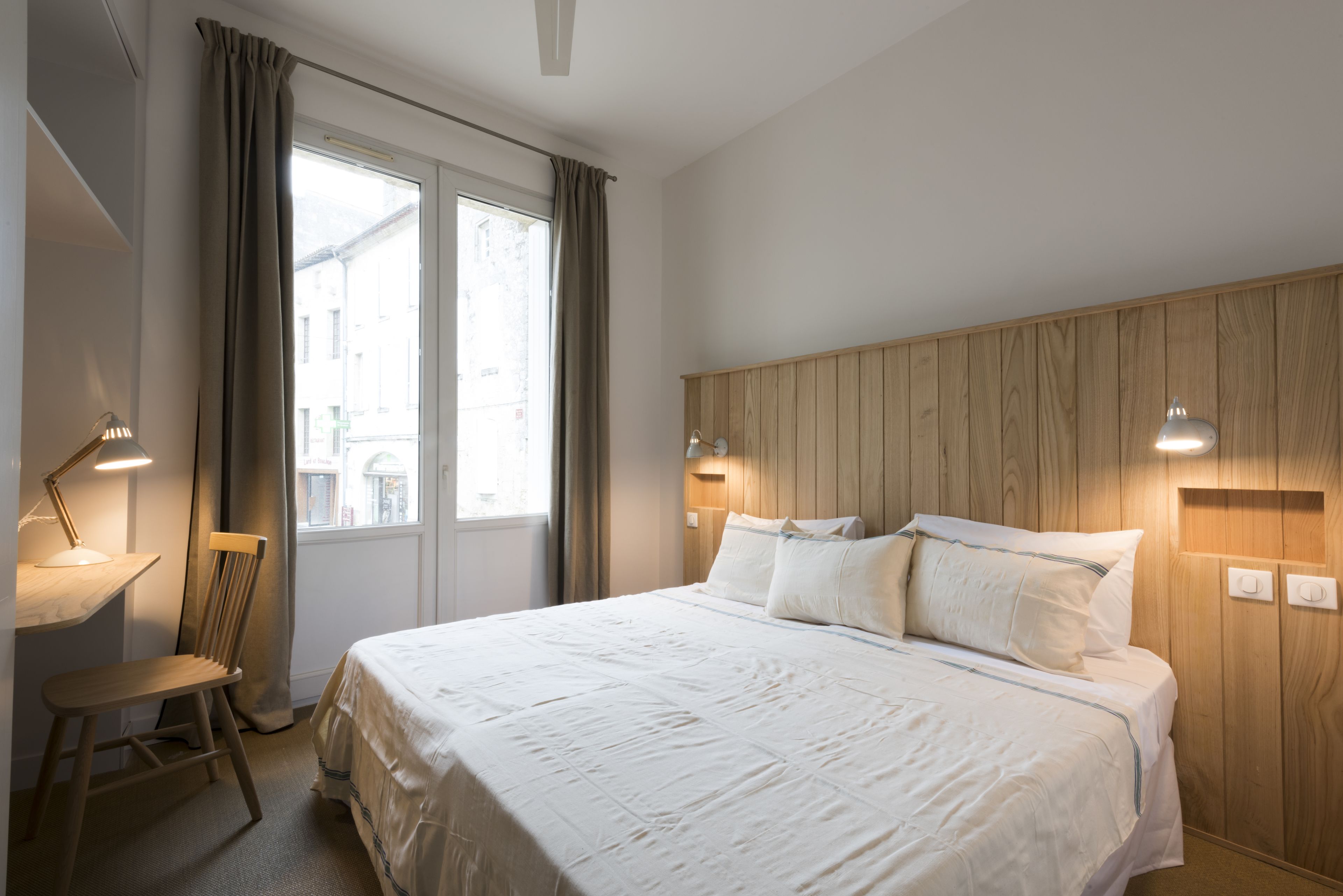 Appartement Duplex Familial | Bureau, rideaux occultants, chambres insonorisées