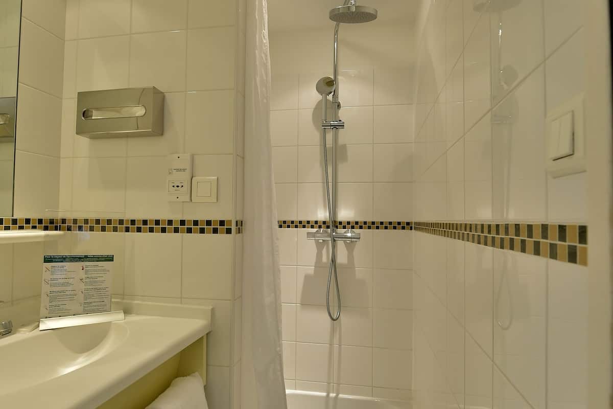 triple room | bathroom | hair dryer, towels