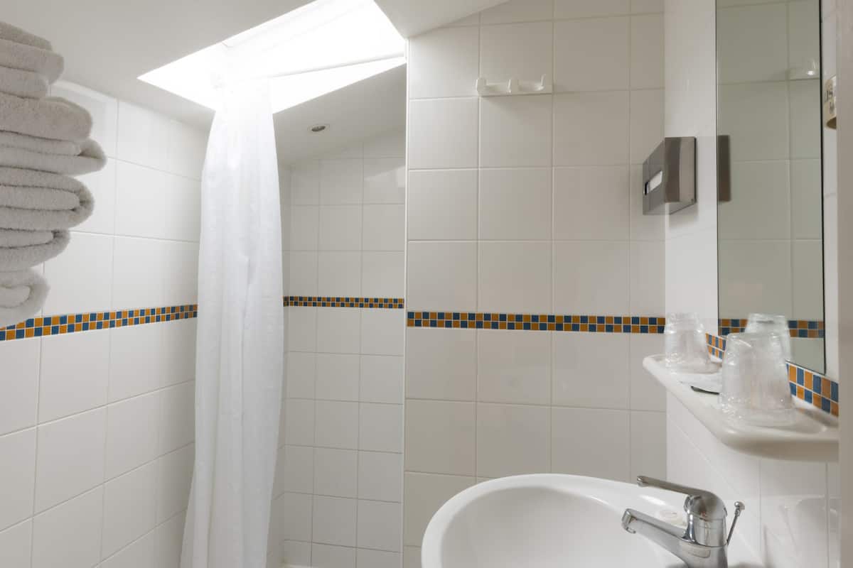 quadruple room | bathroom | hair dryer, towels