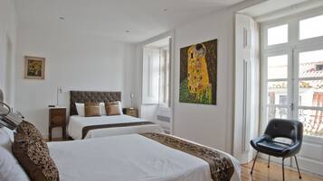 Habitación cuádruple familiar | Camas con pillow-top, caja de seguridad en la habitación y wifi gratis