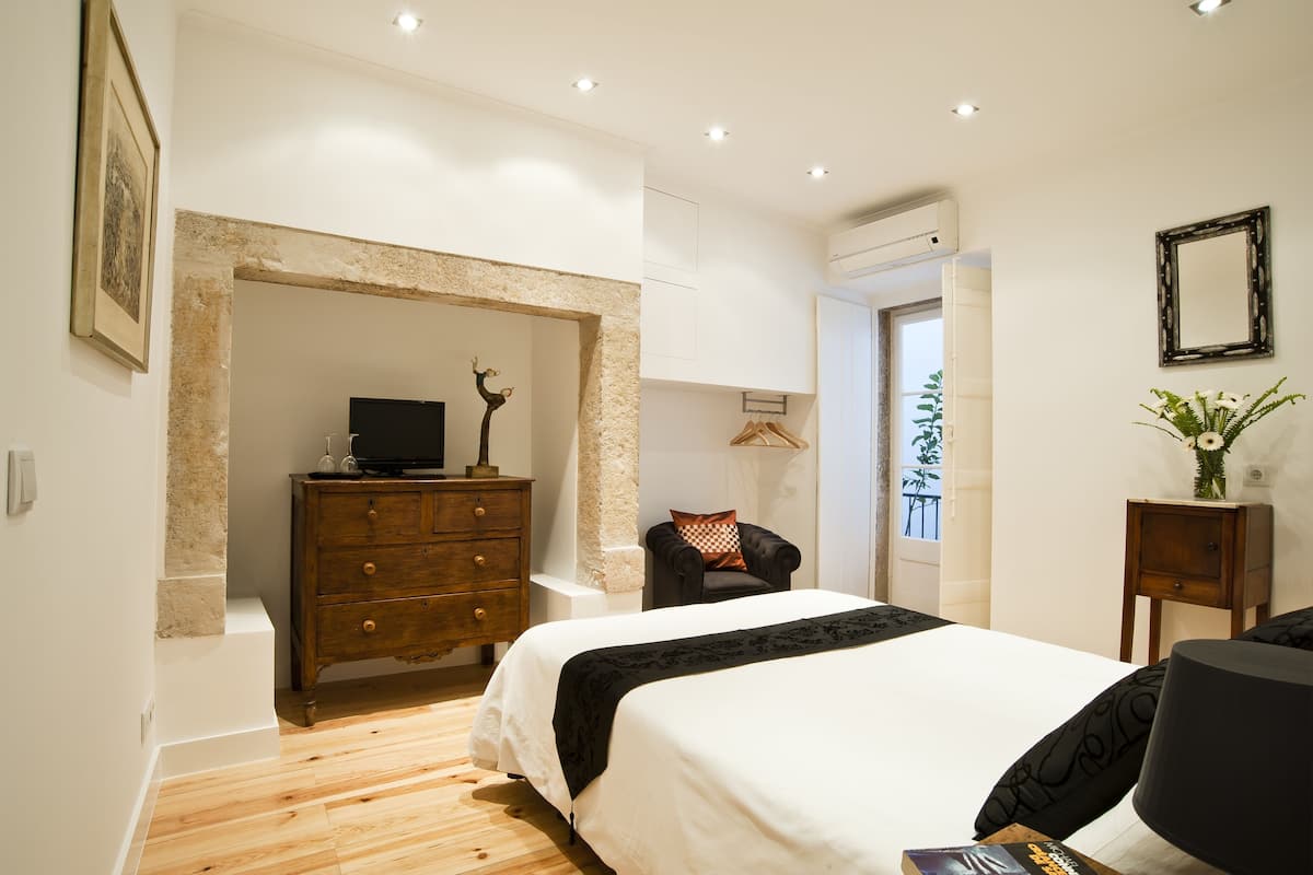 Economy Double Room, 1 Double Bed (Interior View) | Pillowtop beds, in-room safe, WiFi (free)