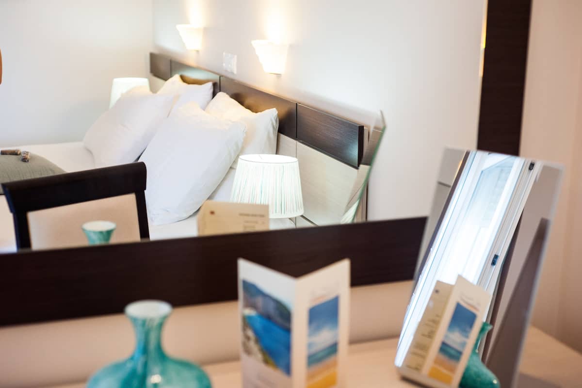 Double Room, Garden View, Ground Floor | Select Comfort beds, in-room safe, blackout drapes, iron/ironing board