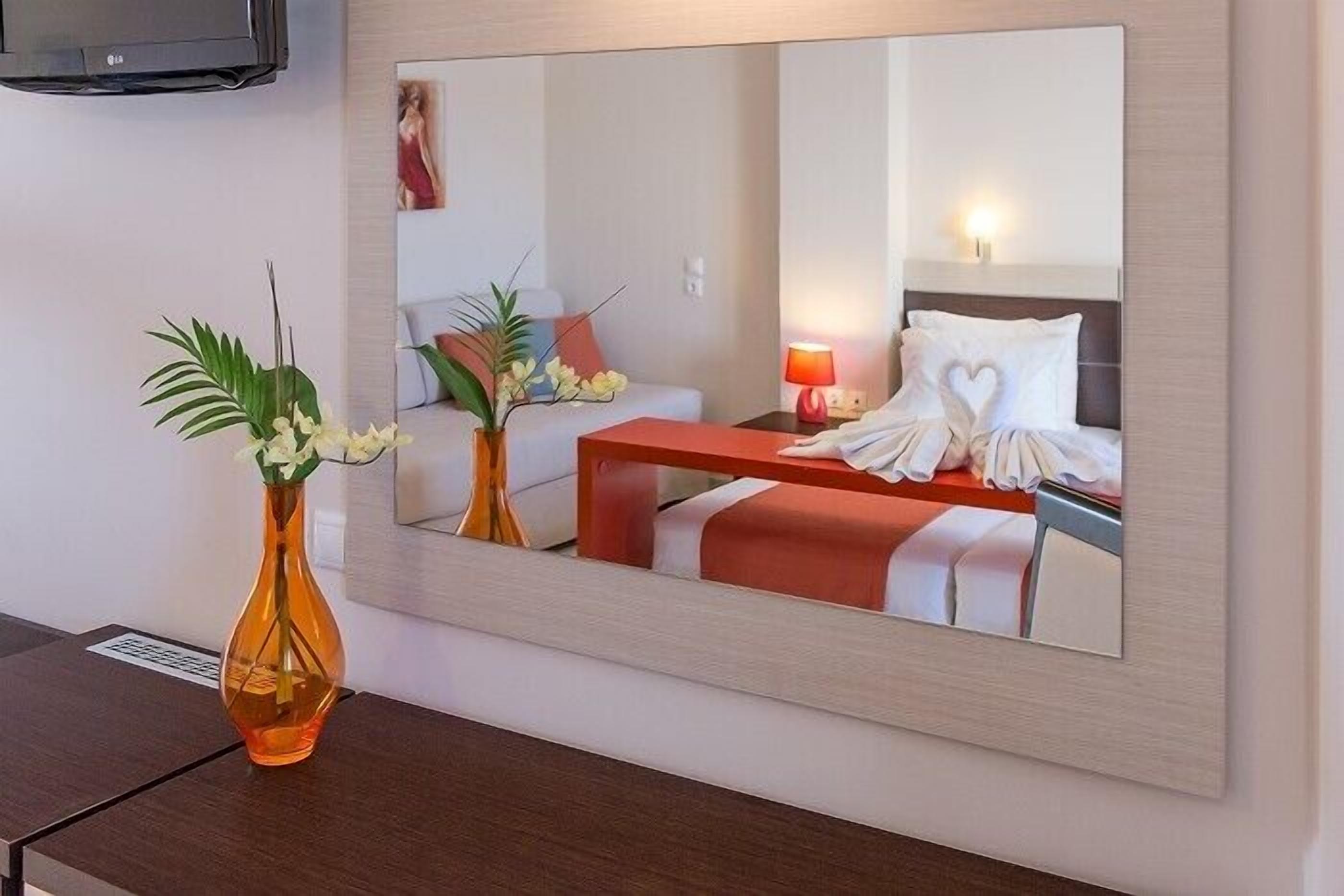 deluxe double room, sea view | living area | 26-inch flat-screen tv with satellite channels, tv