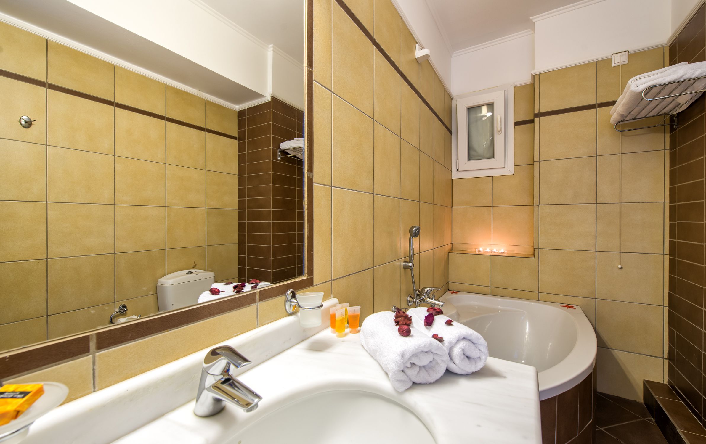 combined shower/bathtub, deep-soaking bathtub, rainfall showerhead