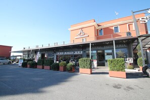 Front of property - Hotel Star (Rome)