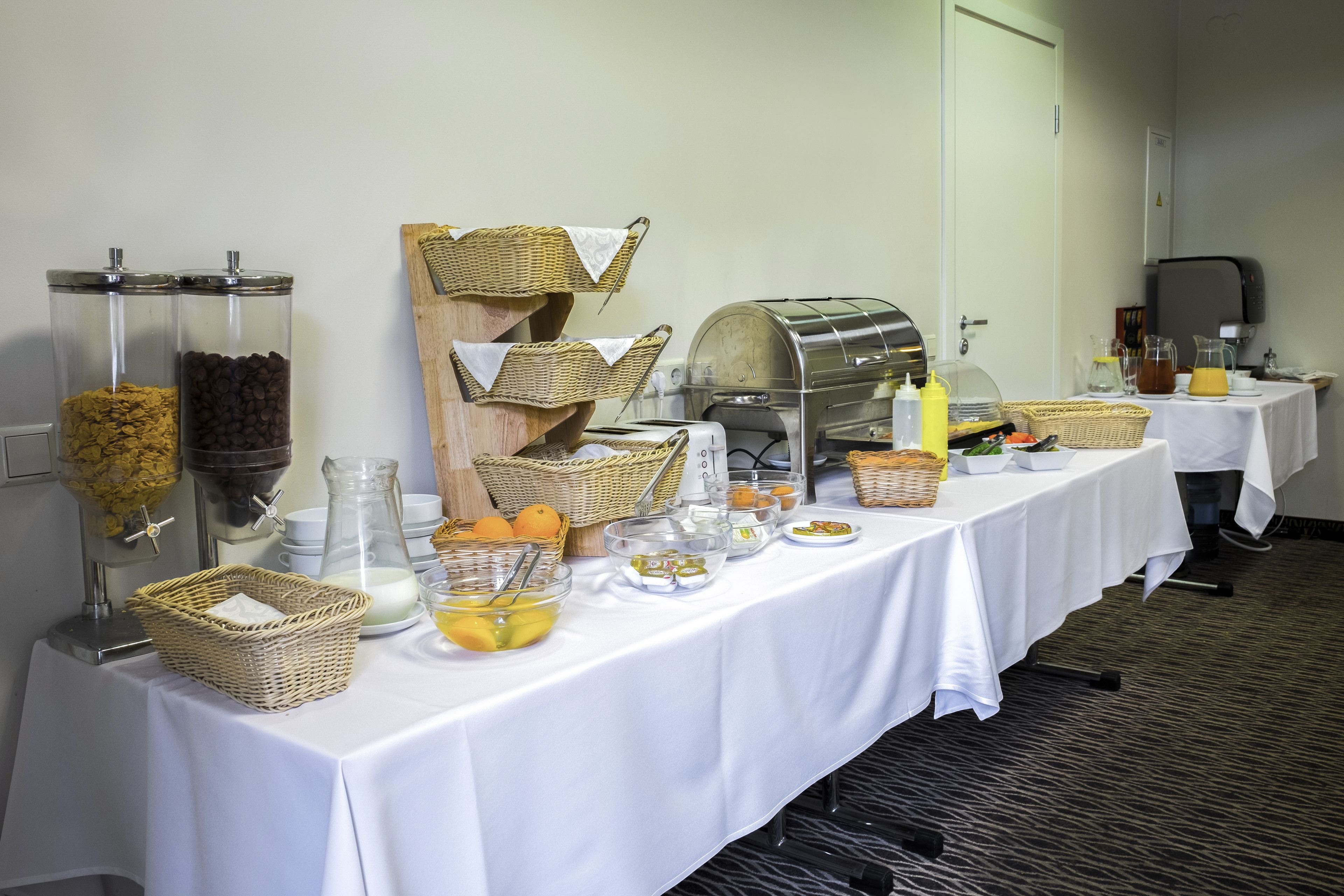 daily continental breakfast (eur 9.50 per person)