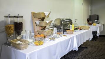 Daily continental breakfast (EUR 9.50 per person)