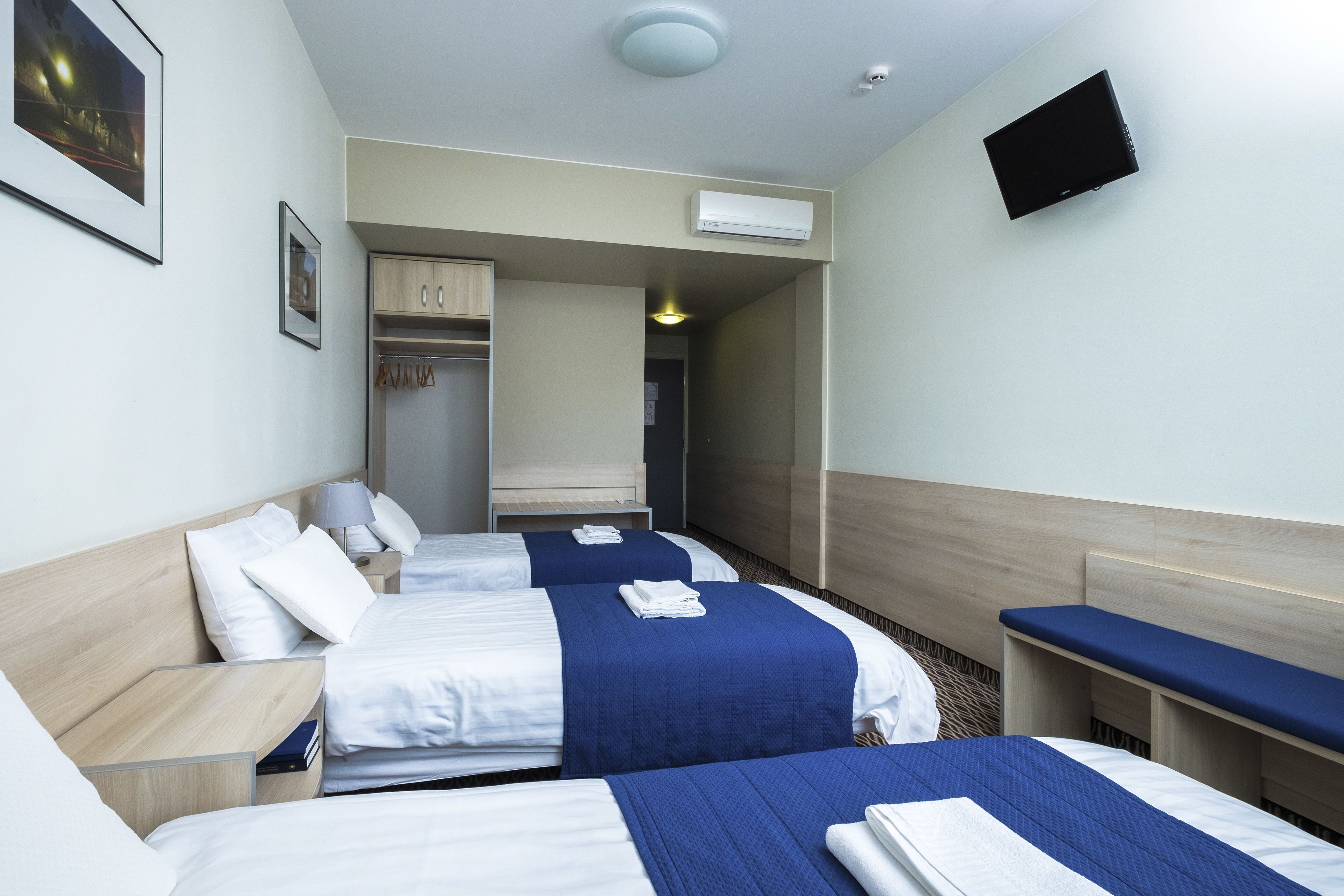 standard triple room | minibar, in-room safe, desk, blackout curtains