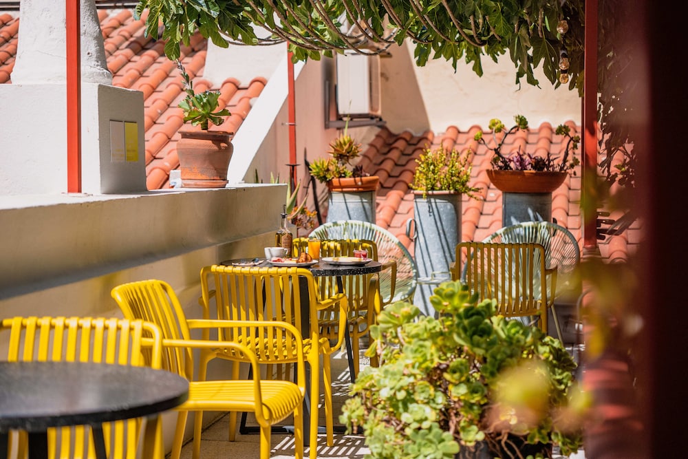 Casa do Bairro by Shiadu by null