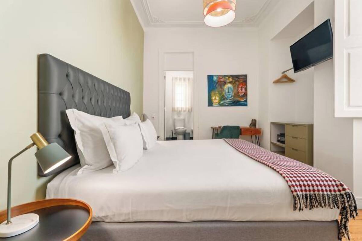 Hypo-allergenic bedding, in-room safe, blackout curtains