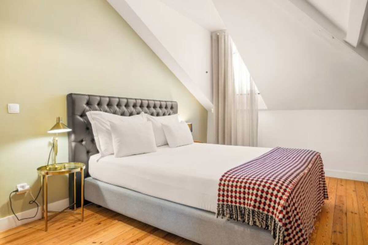 Ropa de cama hipoalergénica, caja fuerte, cortinas opacas