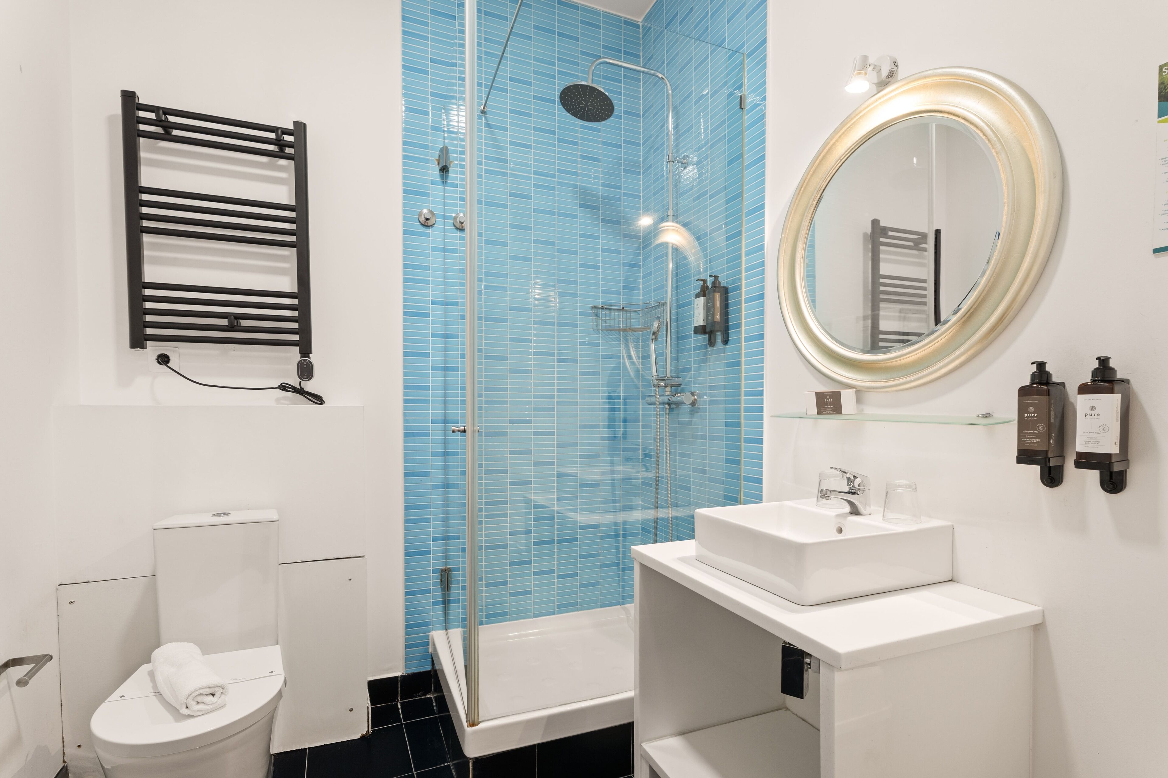 Photo - Casa do Bairro by Shiadu