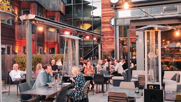 2 restauranter: frokost, lunsj og middag serveres