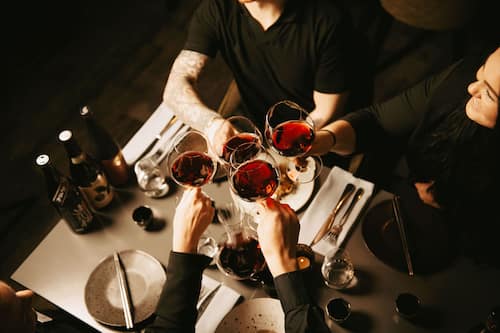 2 restaurantes; se sirven desayunos, comidas y cenas
