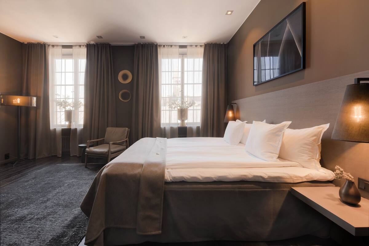 Junior Suite - room in main building or annex (SPA not included) | 迷你吧、房內夾萬、書桌、手提電腦工作空間