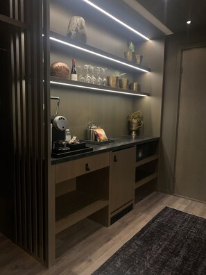 Deluxe Apartment (SPA not included) | Living area | 32-inch TV with digital channels