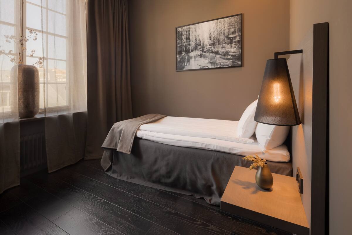 Deluxe Single Room - room in annex (SPA not included) | 迷你吧、房內夾萬、書桌、手提電腦工作空間